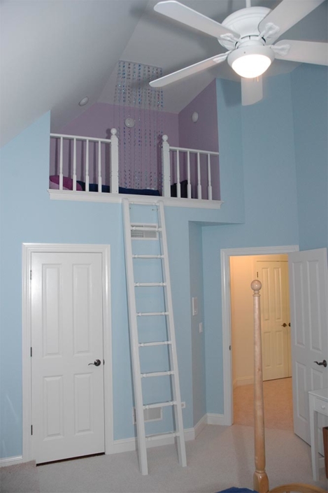 family-home-bedrom-loft