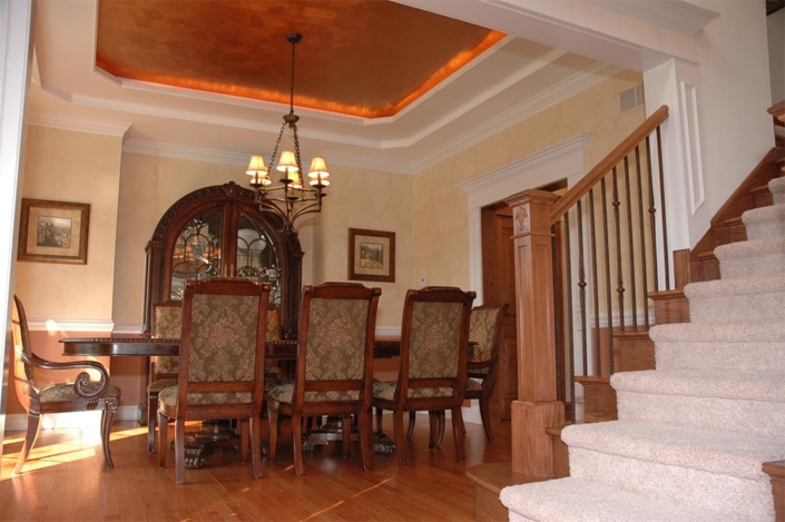 family-home-dining-rm
