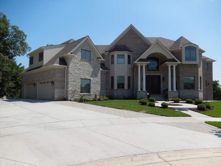 luxury-home-front